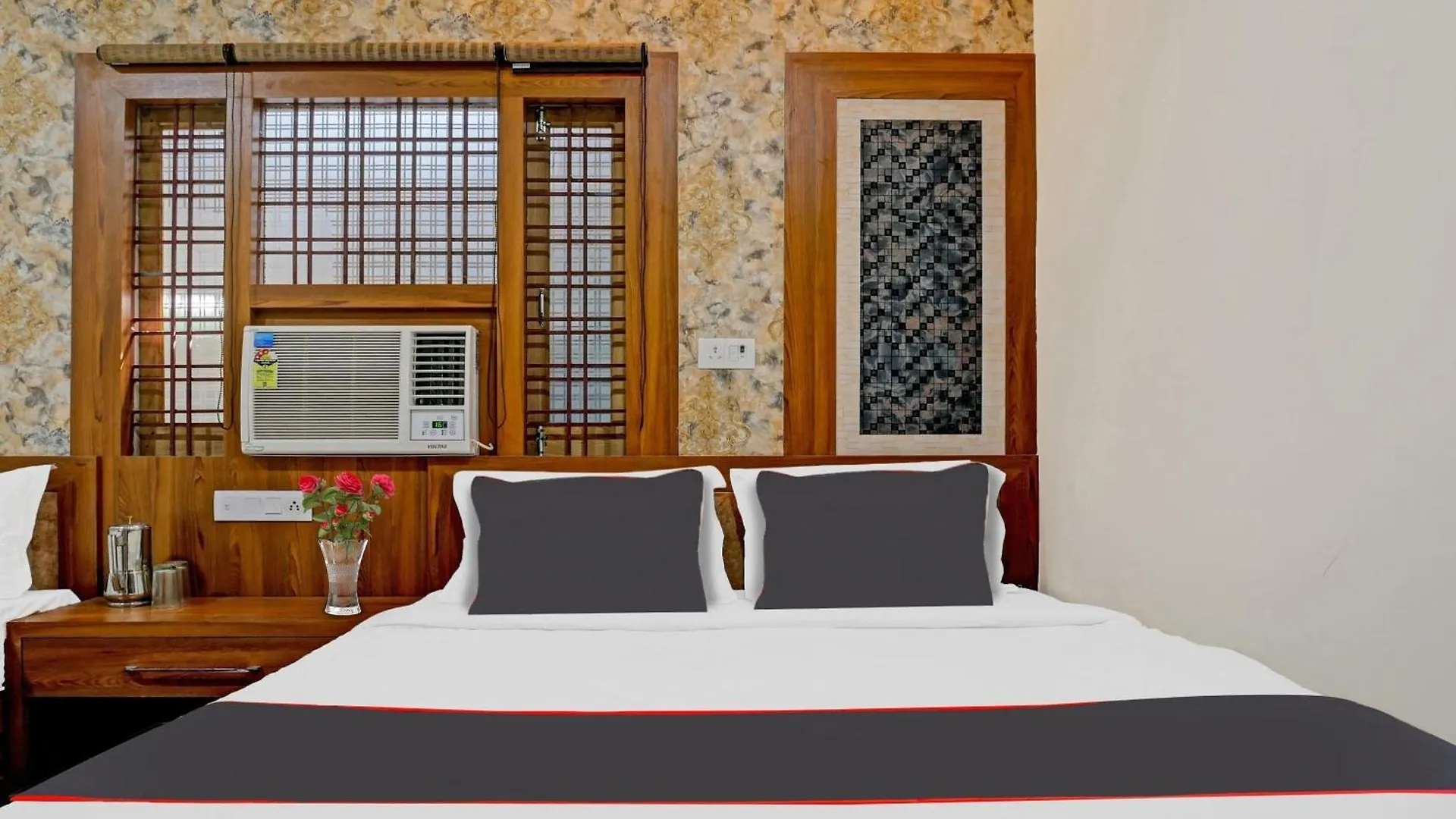 Collection O Hotel Shaurya Waranasi