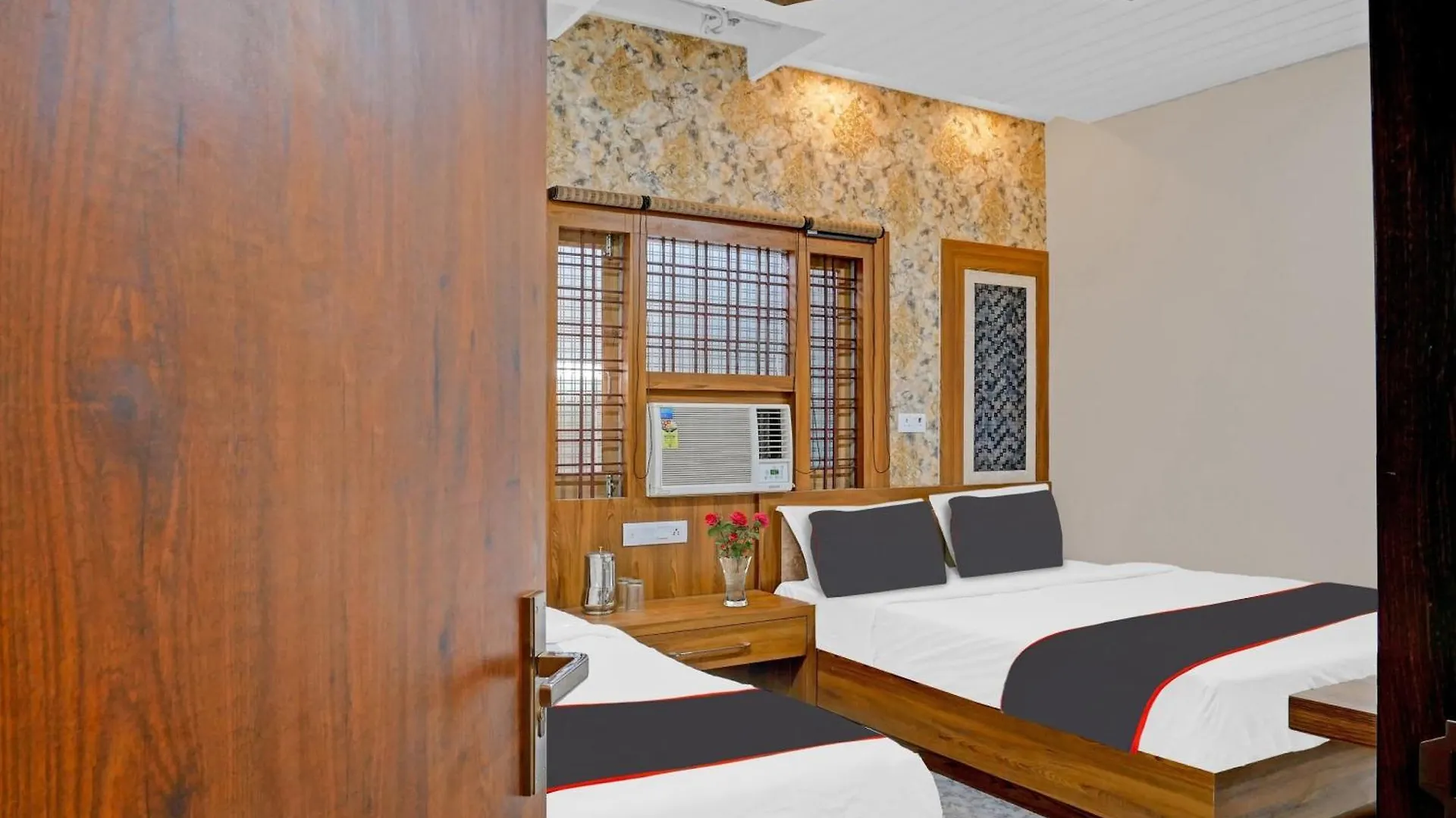 Collection O Hotel Shaurya Waranasi