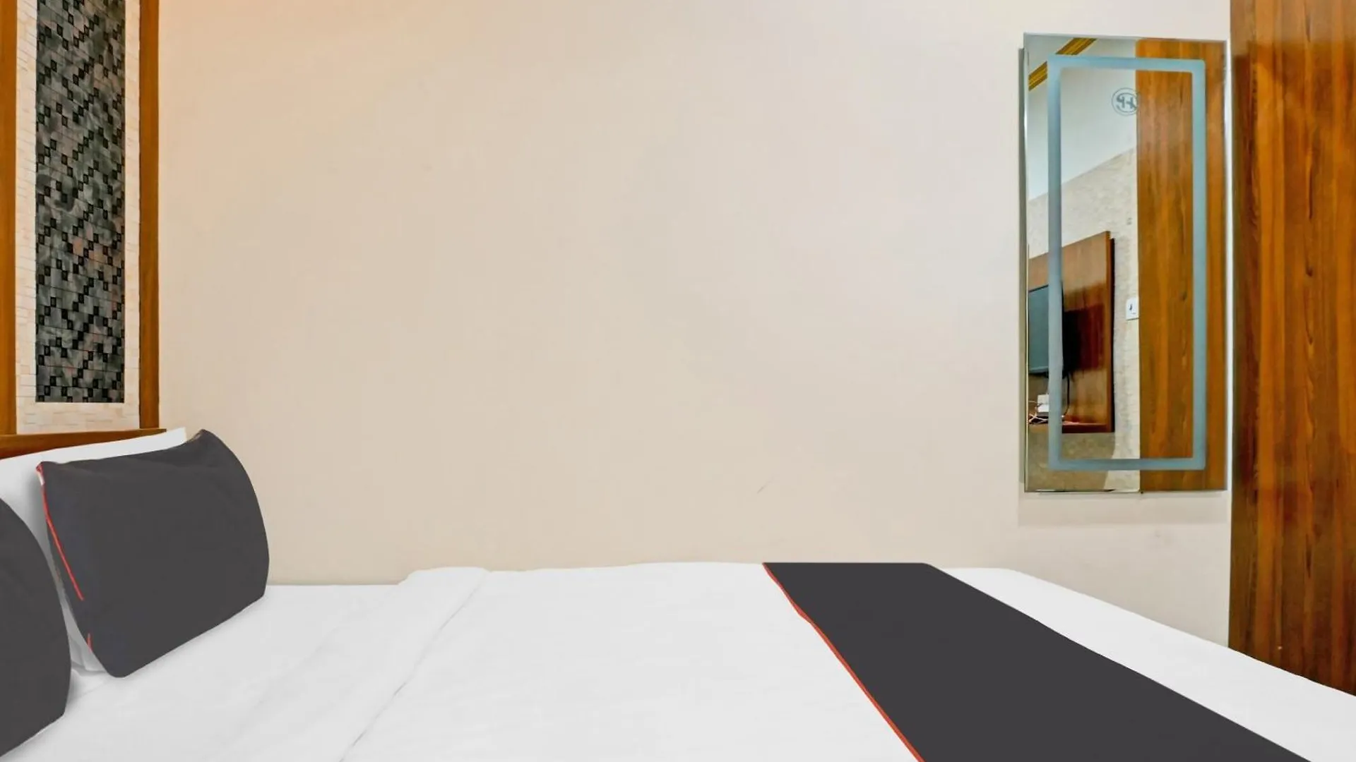 Collection O Hotel Shaurya Varanasi
