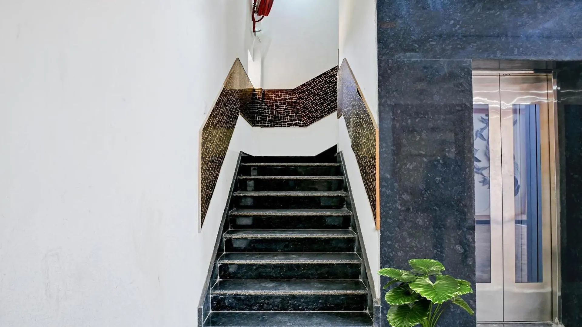 ***  Collection O Hotel Shaurya Varanasi India